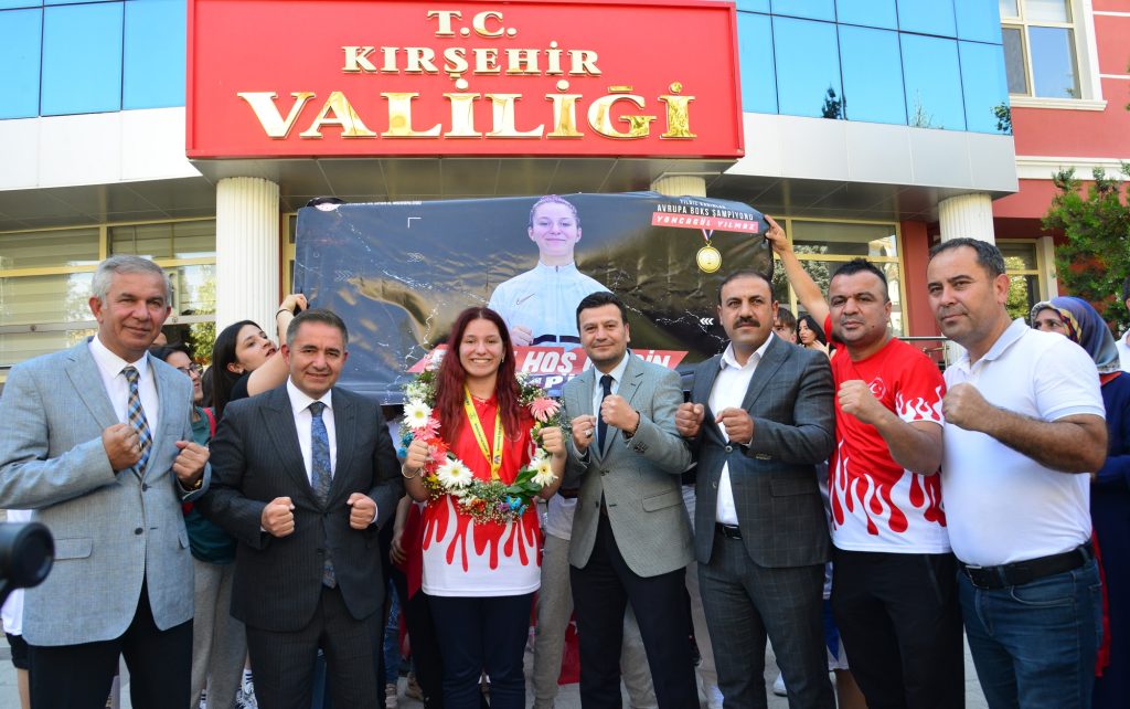Avrupa Şampiyonuna Valilik Önünde Coşkulu Karşılama