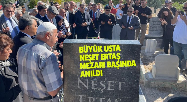 Neşet Ertaş, mezarı başında anılıyor