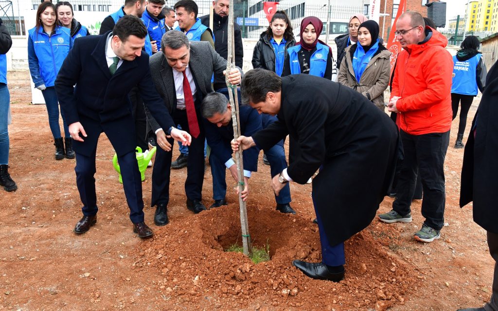 FİDANLAR BOZKIR YEŞERİYOR PROJESİ KAPSAMINDA TOPRAKLA BULUŞTURULDU