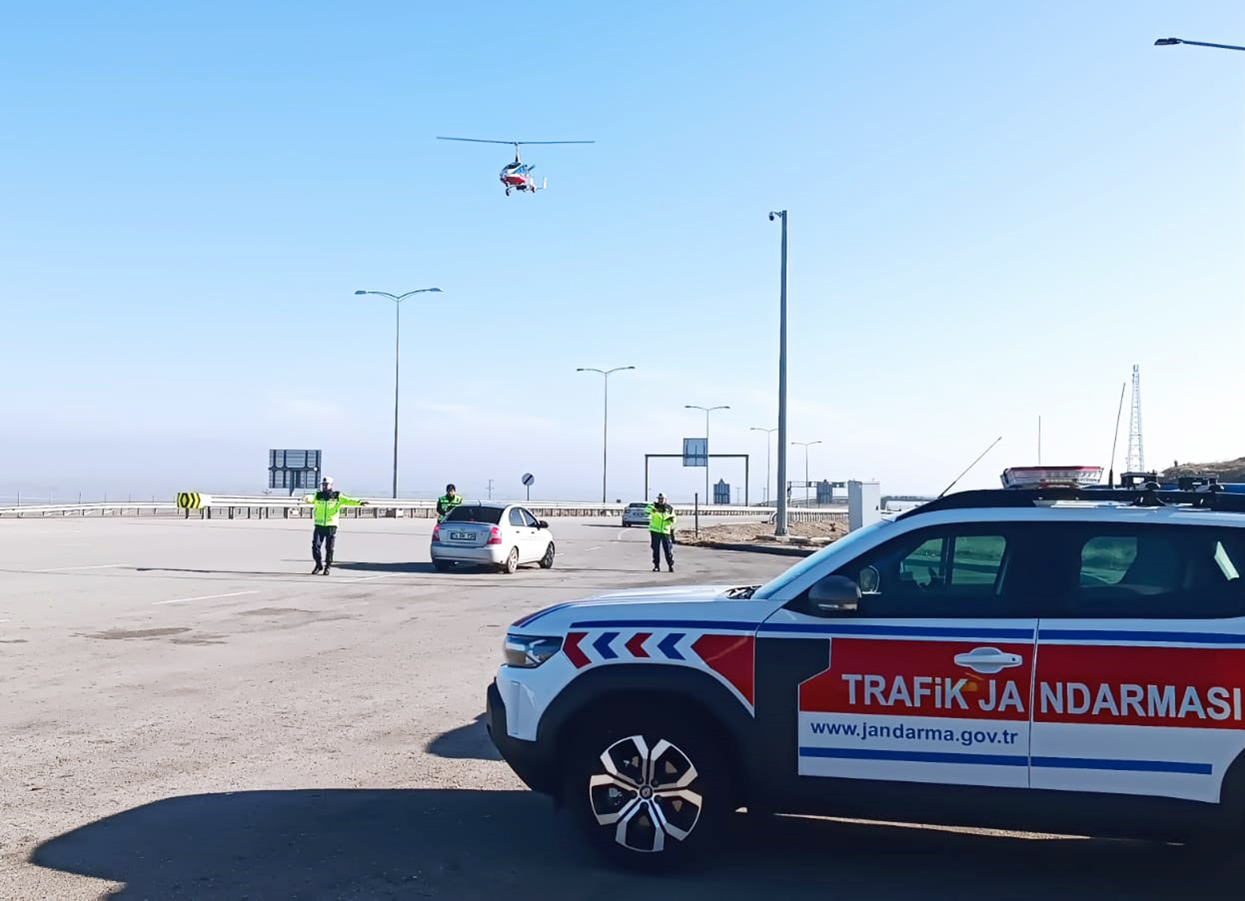 Kırşehir-Ankara Otoban Gişelerinde helikopterli trafik denetimi