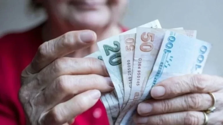 Emeklilerin farkları bugün hesaplarında