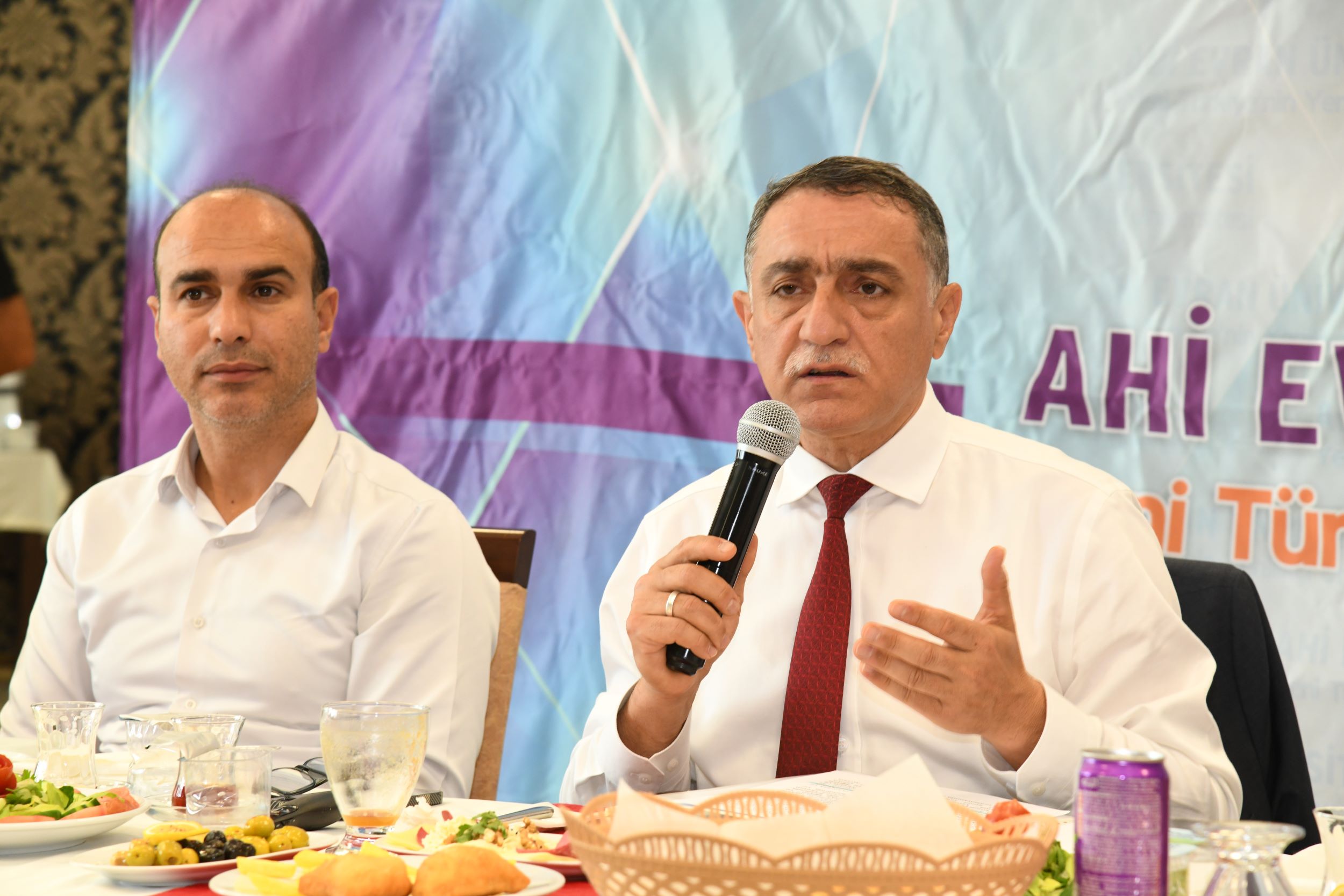 Rektör Karahocagil Kırşehir’de Görev Yapan Rehberlik Öğretmenleriyle Bir Araya Geldi