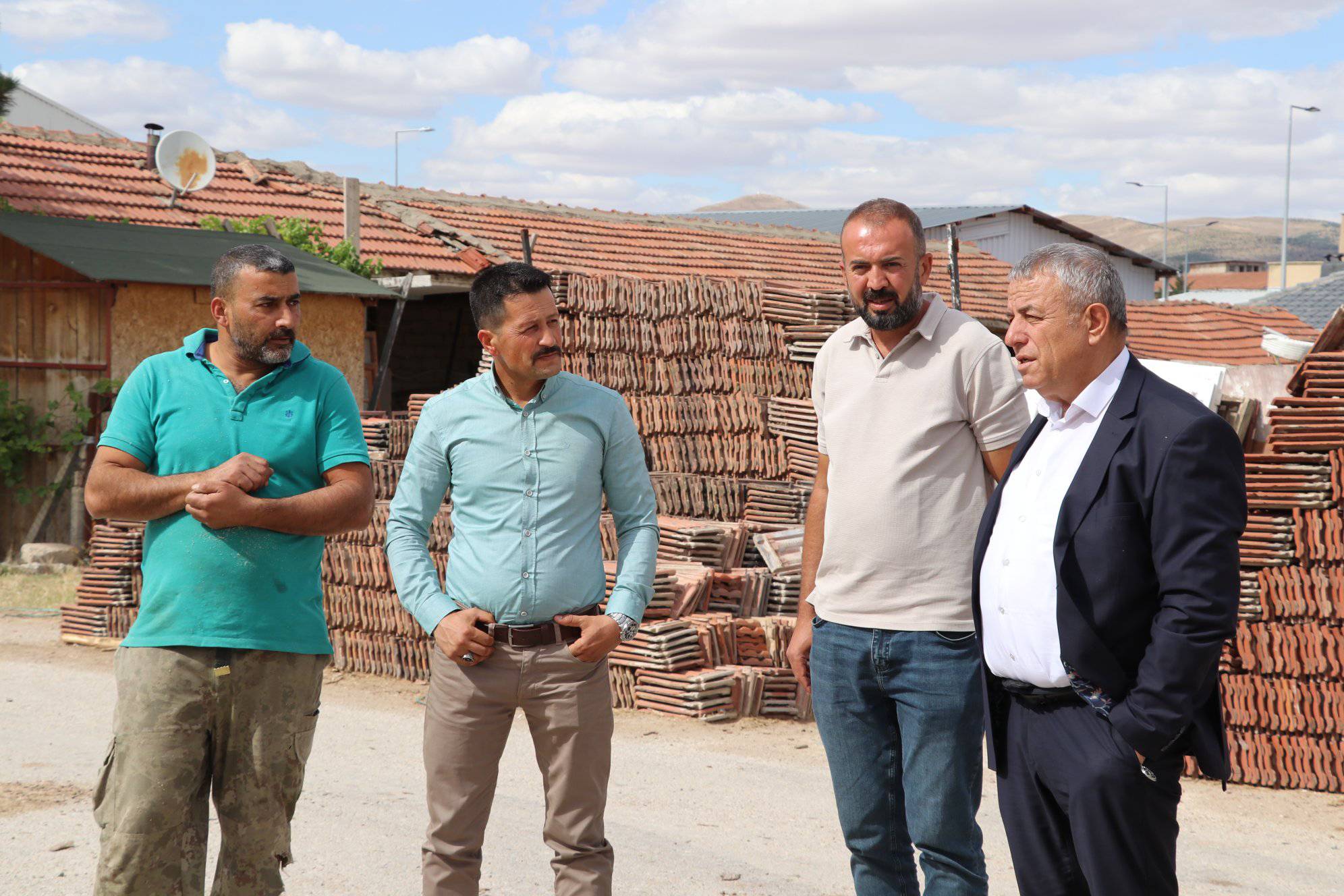 Bahamettin Başkan, yangında zarar gören esnafı ziyaret etti