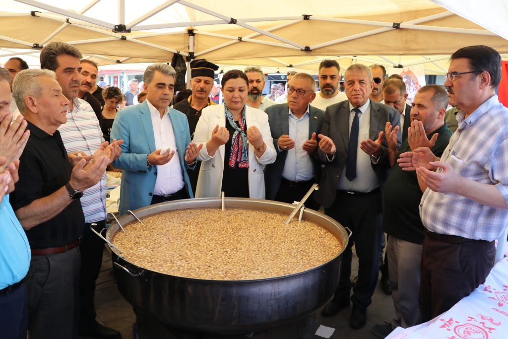 KIRŞEHİR ESOB 6000 KİŞİYE AŞURE İKRAM ETTİ