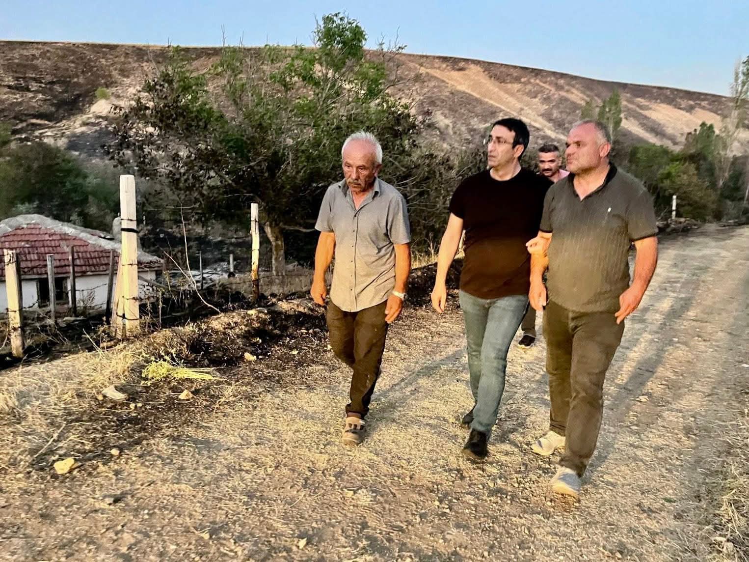 BÜLENT BAŞKAN YANGINDA ZARAR GÖREN KARAİSA’DA