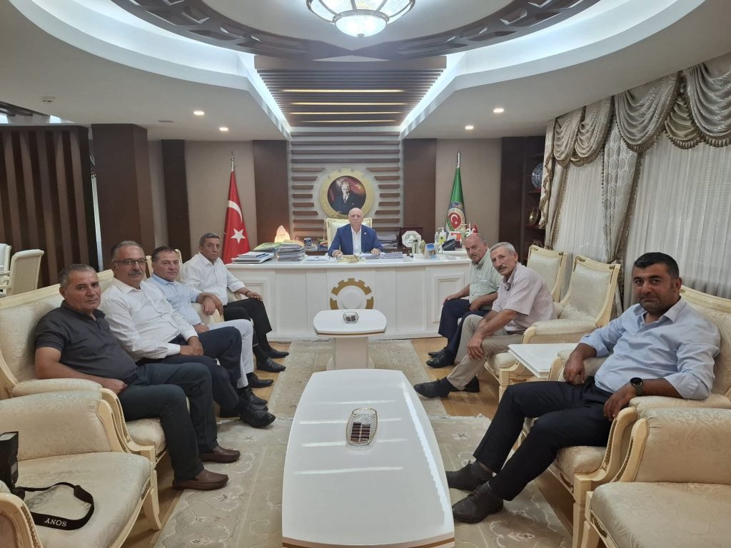 Kırşehir Ziraat Odası Başkanı Mevlüt Toprak ve ilçe Ziraat Odaları Başkanları Genel merkeze çıkarma yaptı