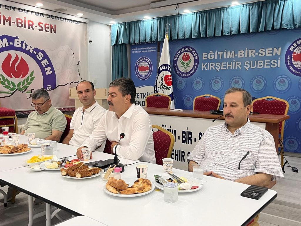 MİLLETVEKİLİ ERKAN, MEMUR-SEN KIRŞEHİR ÜYELERİYLE BİR ARAYA GELDİ