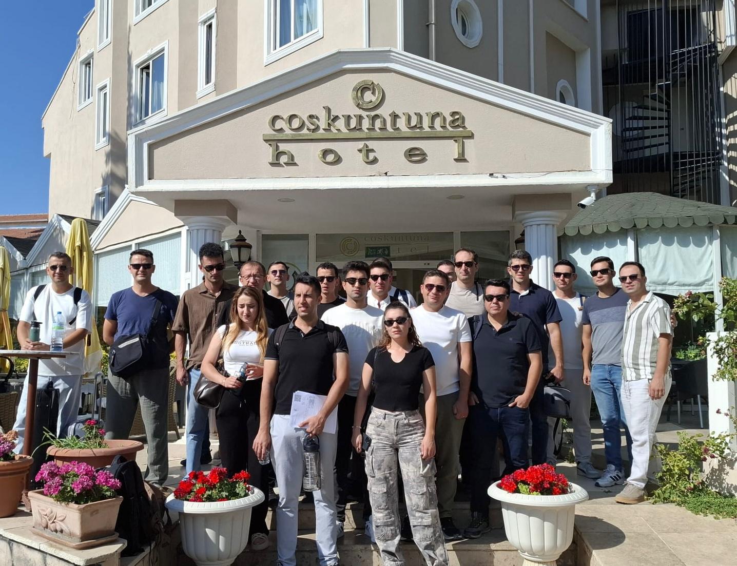 NEŞET ERTAŞ KÜLTÜR VE MÜZİK FESTİVALİNDE COŞKUNTUNA OTEL’E “ÜNLÜLER AKIN ETTİ”