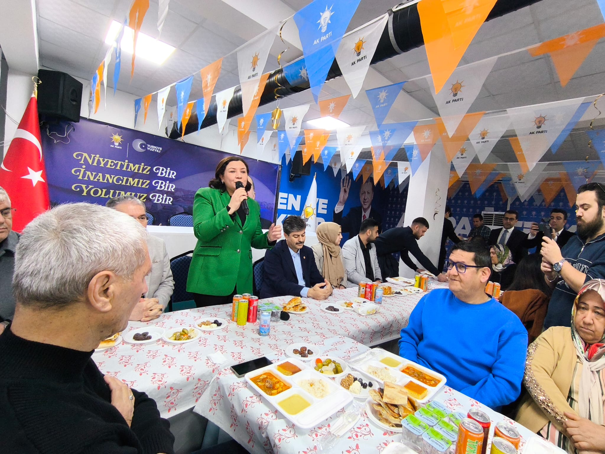 AK PARTİ KIRŞEHİR TEŞKİLATI BASIN MENSUPLARIYLA İFTARDA BULUŞTU