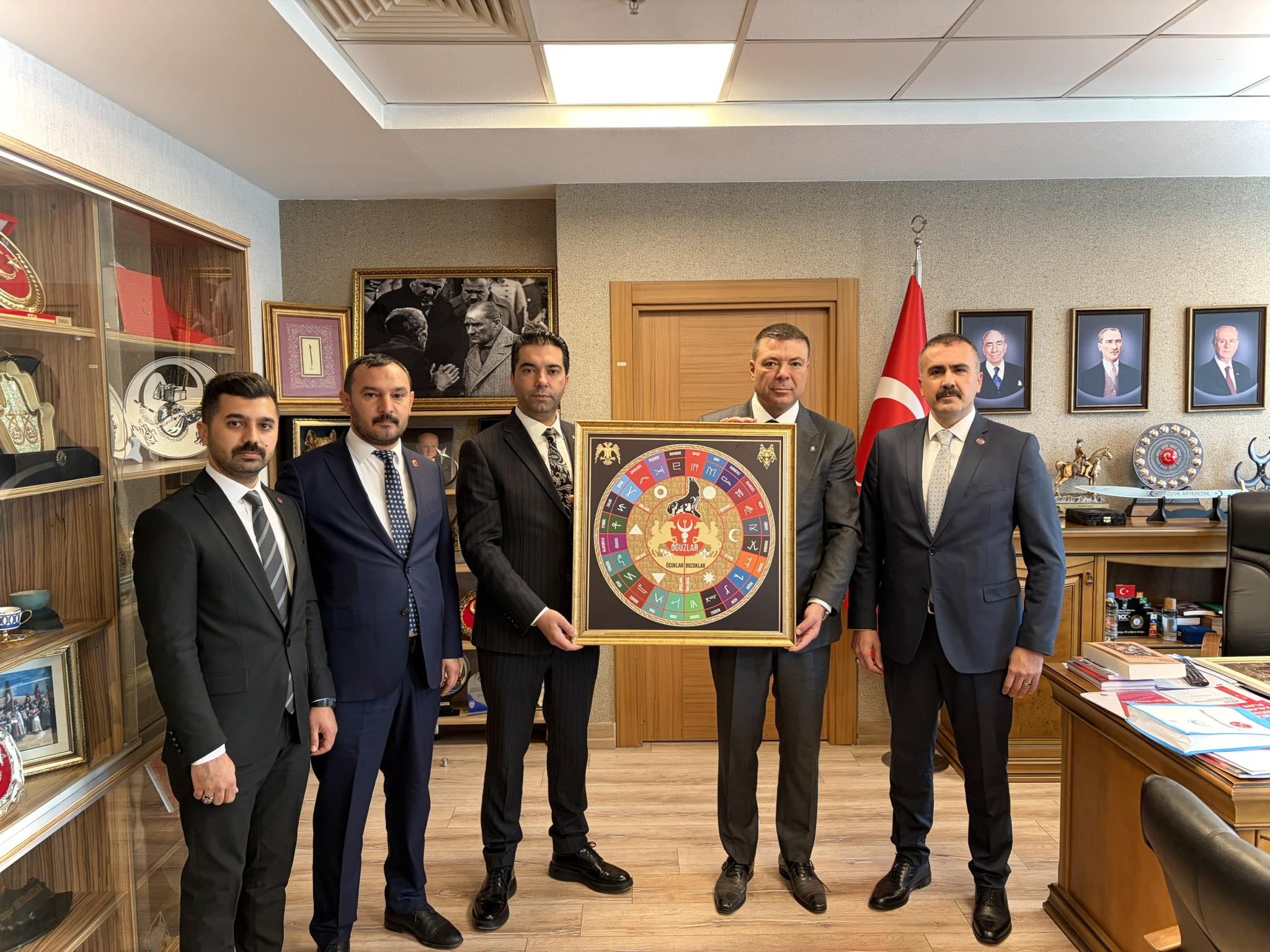 Kırşehir Heyetinden MHP Genel Merkezi’ne Çıkarma: Özgür Bayraktar’a “Hayırlı Olsun” Ziyareti