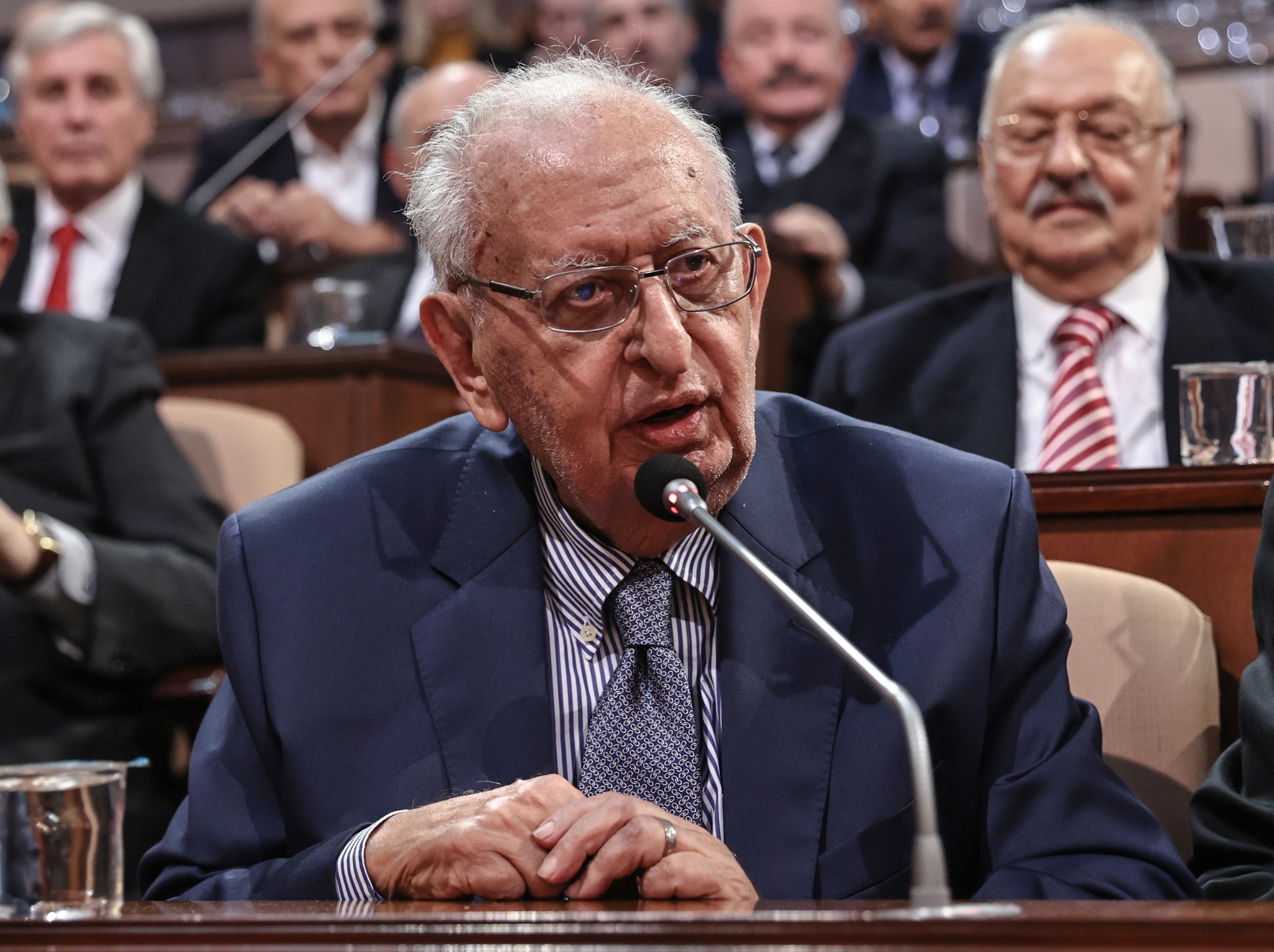 Türk Siyasetinin Duayen İsmi Hüsamettin Cindoruk Hayatını Kaybetti