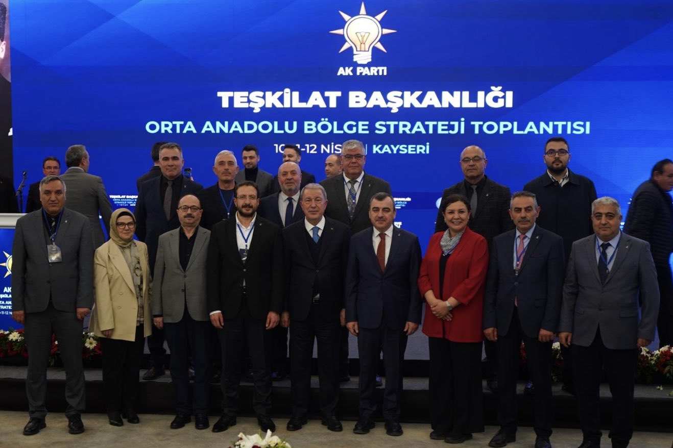 AK Parti Kırşehir Teşkilatı Kayseri’de Strateji Kampında: “Türkiye Yüzyılı” Vurgusu
